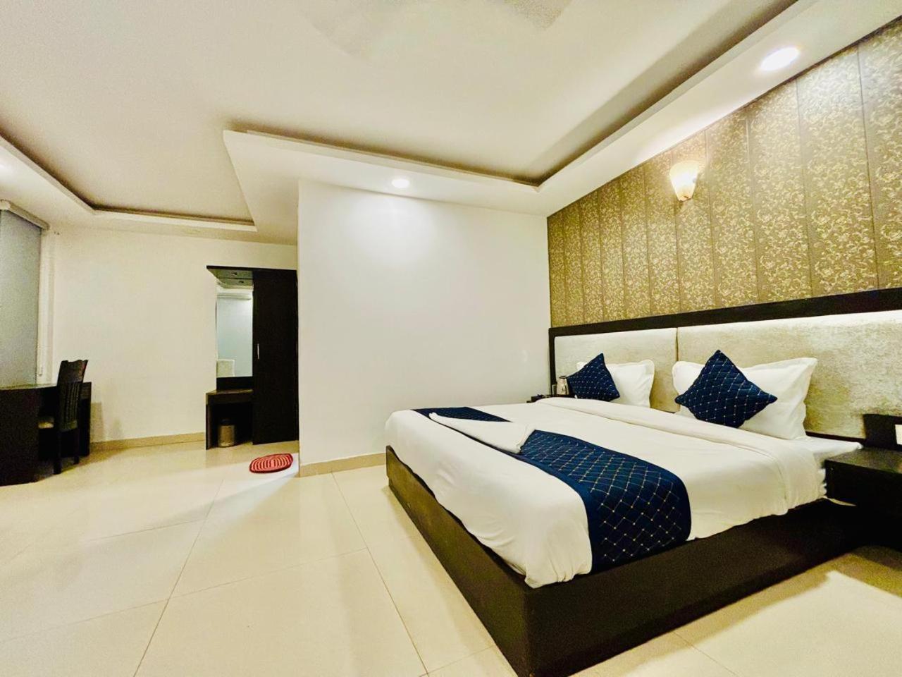 The Bellwood Suites Near Igi Airport Nova Deli Exterior foto