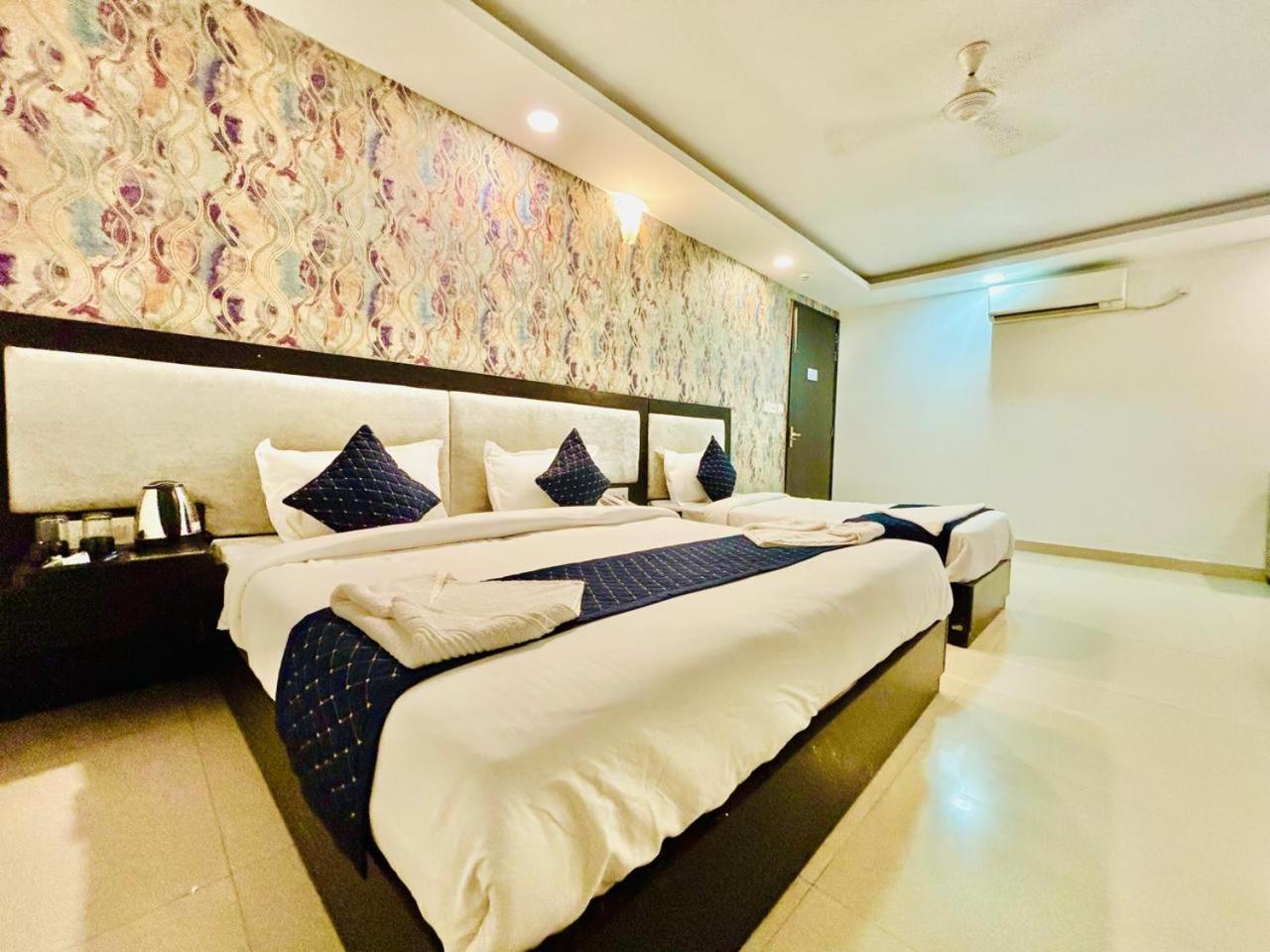 The Bellwood Suites Near Igi Airport Nova Deli Exterior foto